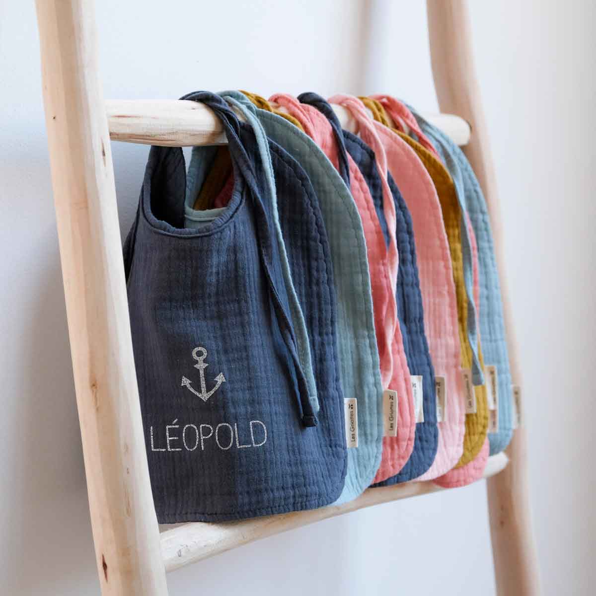 Bavoir Cadeau Naissance personnalisé Vert amande Gaze de coton