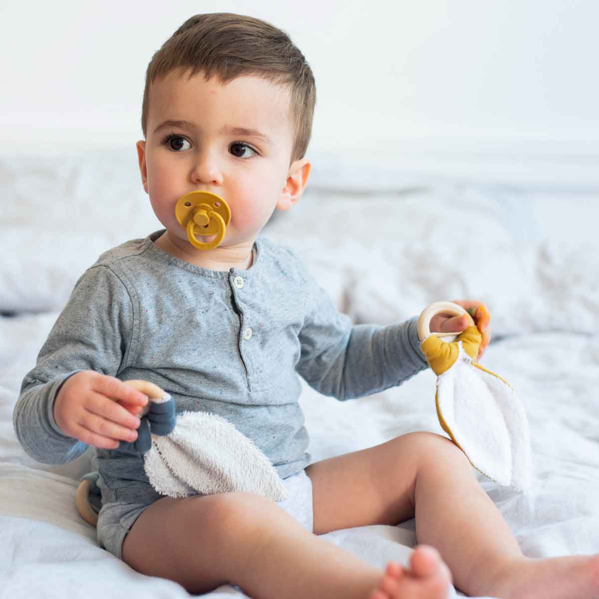 Anneau dentition Bébé Vert amande personnalisé Gaze de coton