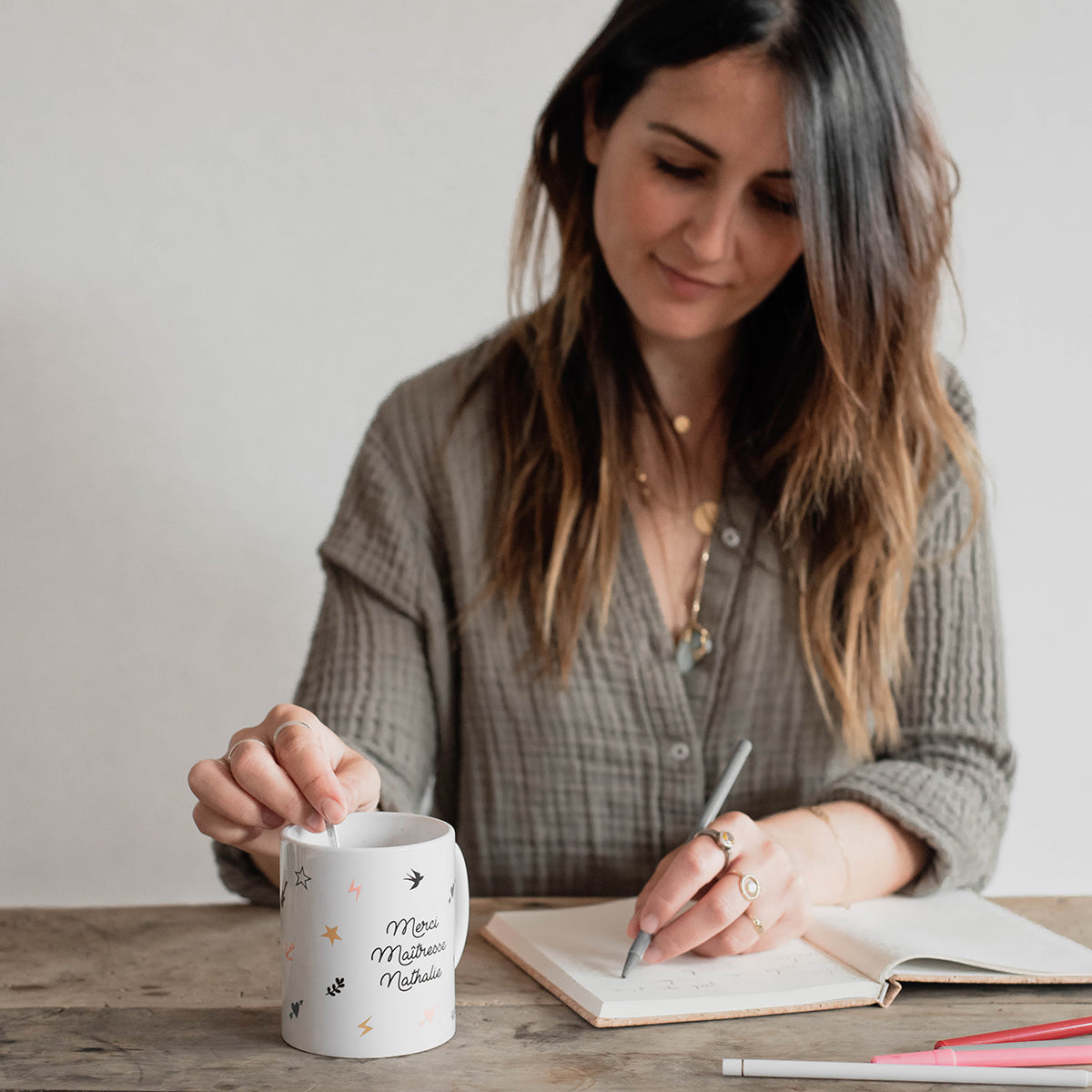 Mug Cadeau Maîtresse Nounou personnalisé Motifs Tatoo 325ml